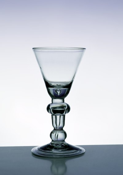 Pohár na stopce sloupku, cca 1700-20 (olovnaté sklo) od English School